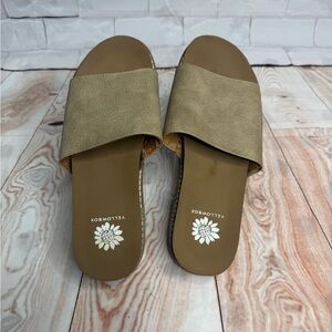 Yellow Box Tan Slide Sandals Size 6.5 Minimalist Boho Neutral Comfort Slides